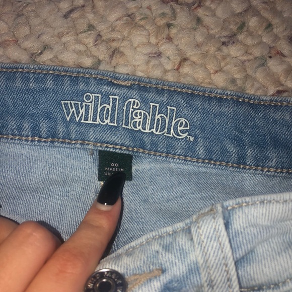 Light Color Distresses Mom Jeans - Picture 3 of 3